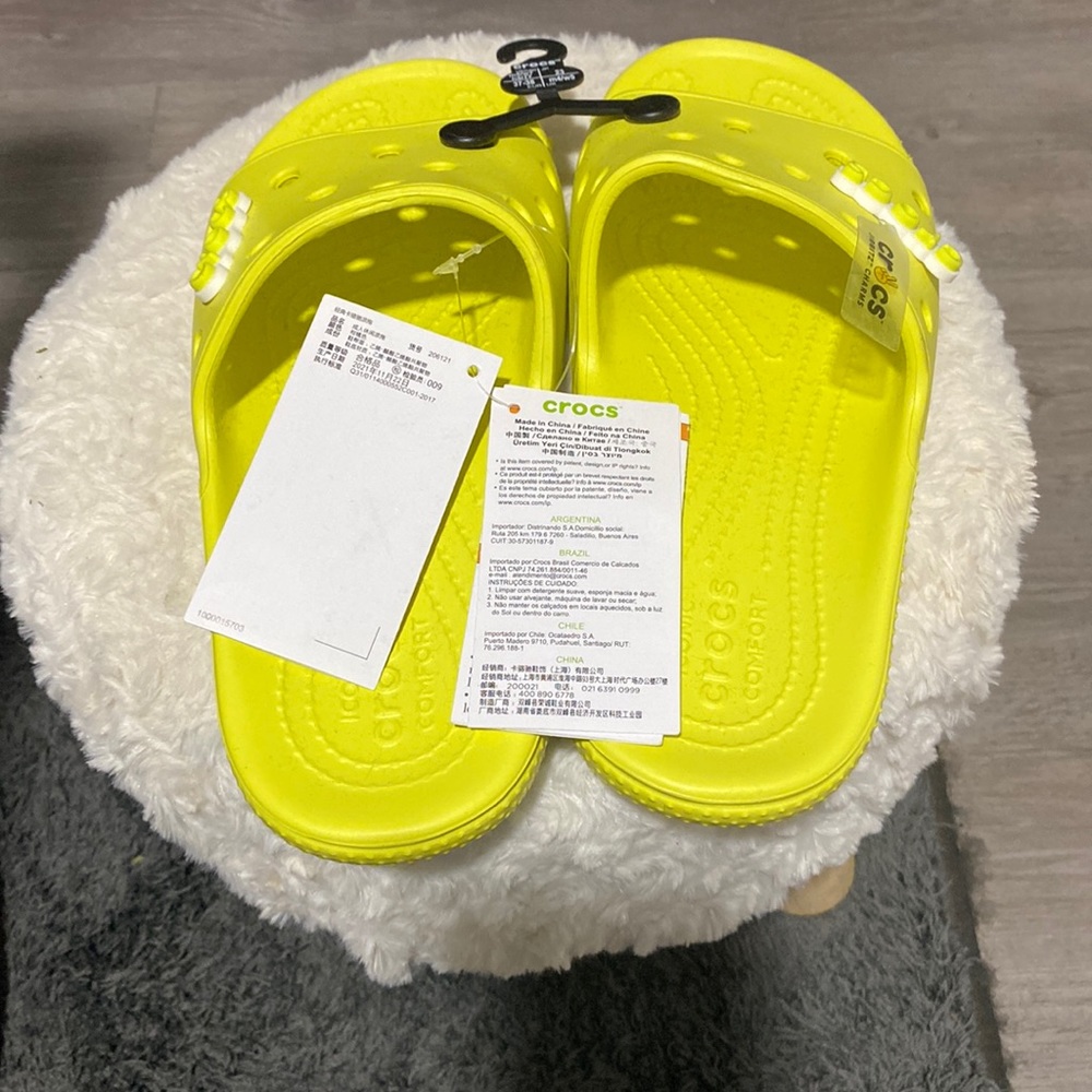 crocs